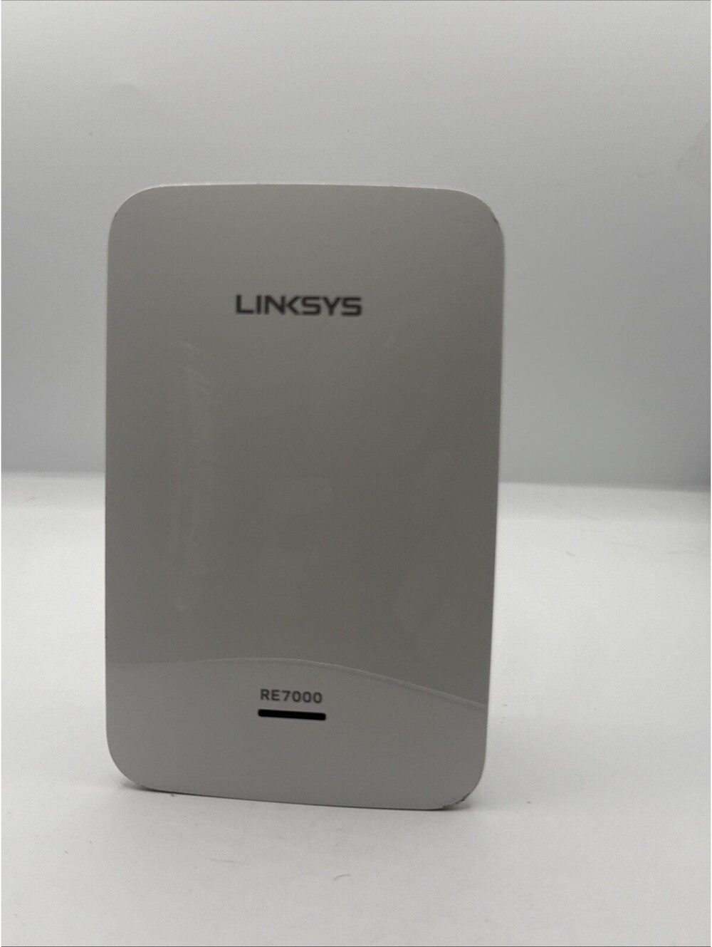 Linksys RE7000 Wi‑Fi range extender unit in white